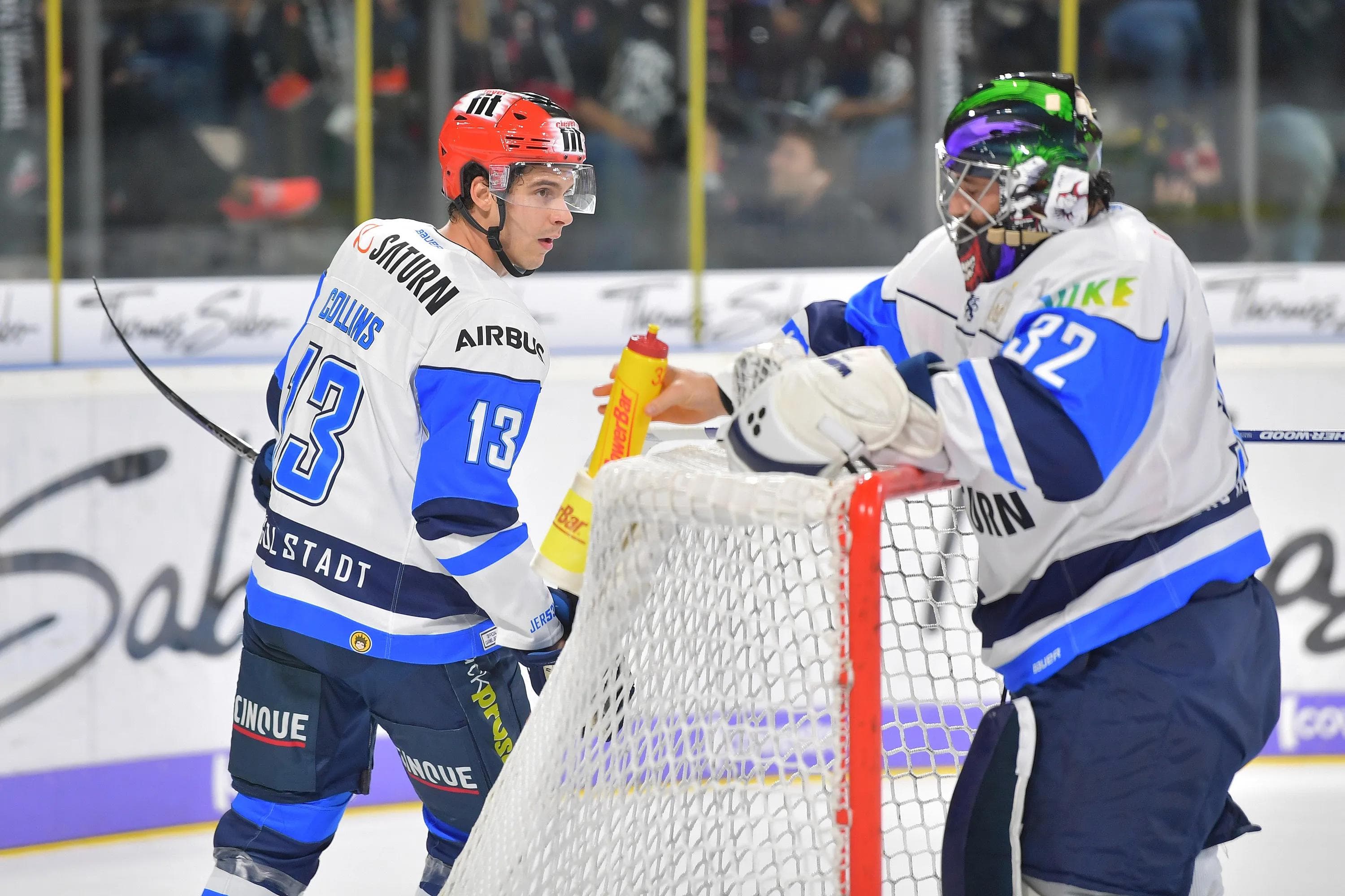 Mike Collins und Jochen Reimer im Hinspiel in Nürnberg.
Foto: Johannes TRAUB / ST-Foto.de