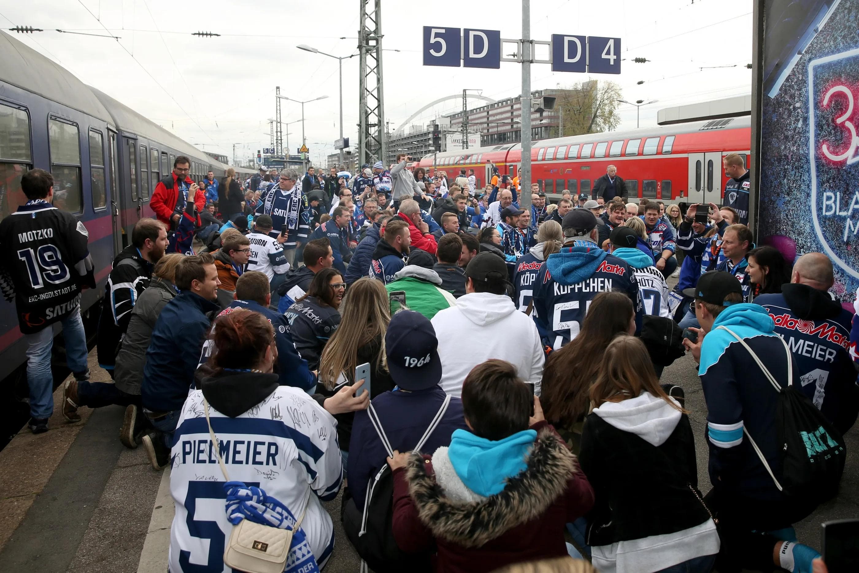 Der Sonderzug ist alljährliche eine spaßige Sache. Foto: Markus Banai