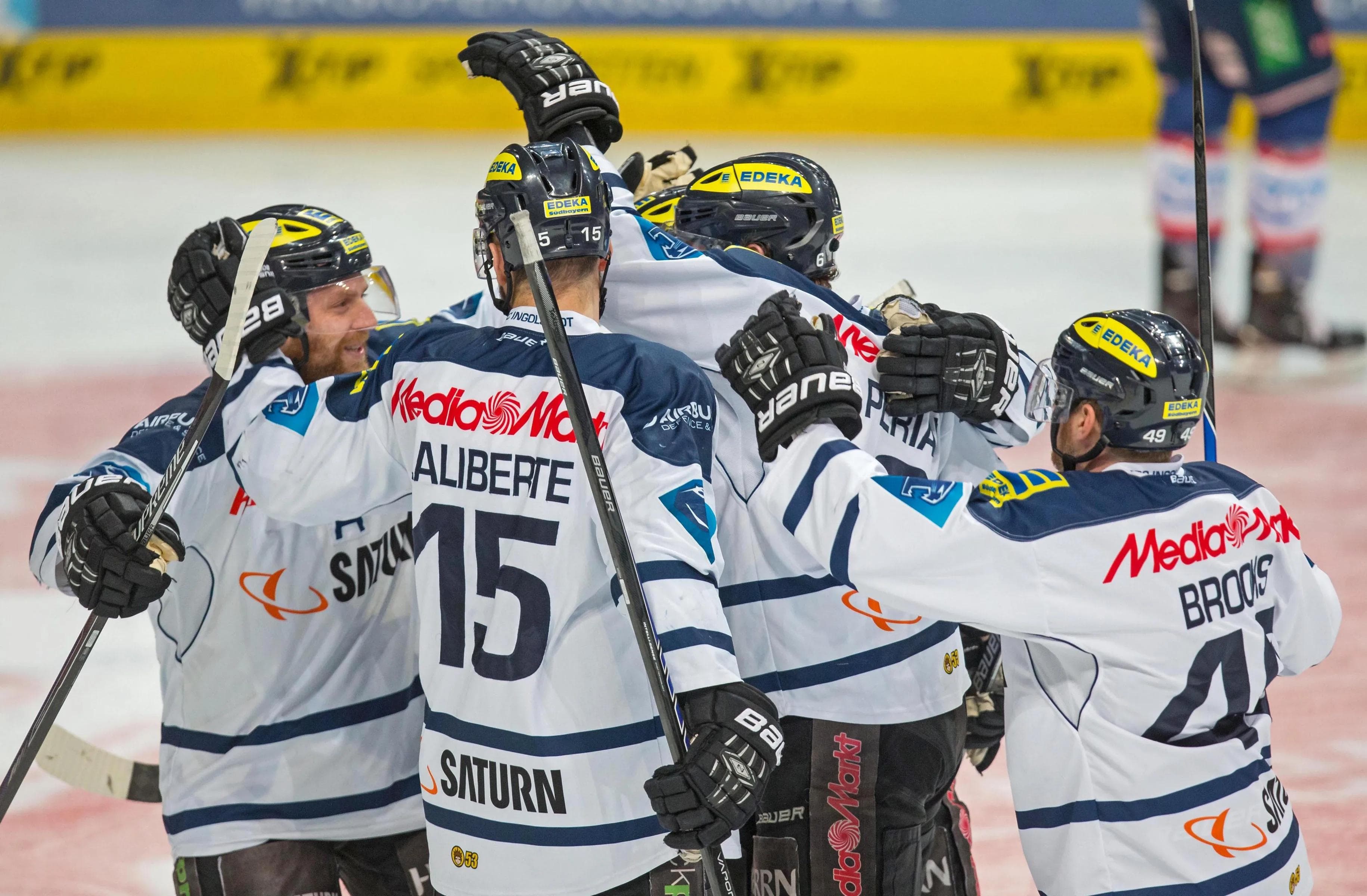 Tor für die Panther! Mit 6:1 gewann Ingolstadt in Mannheim. Foto: City Press
