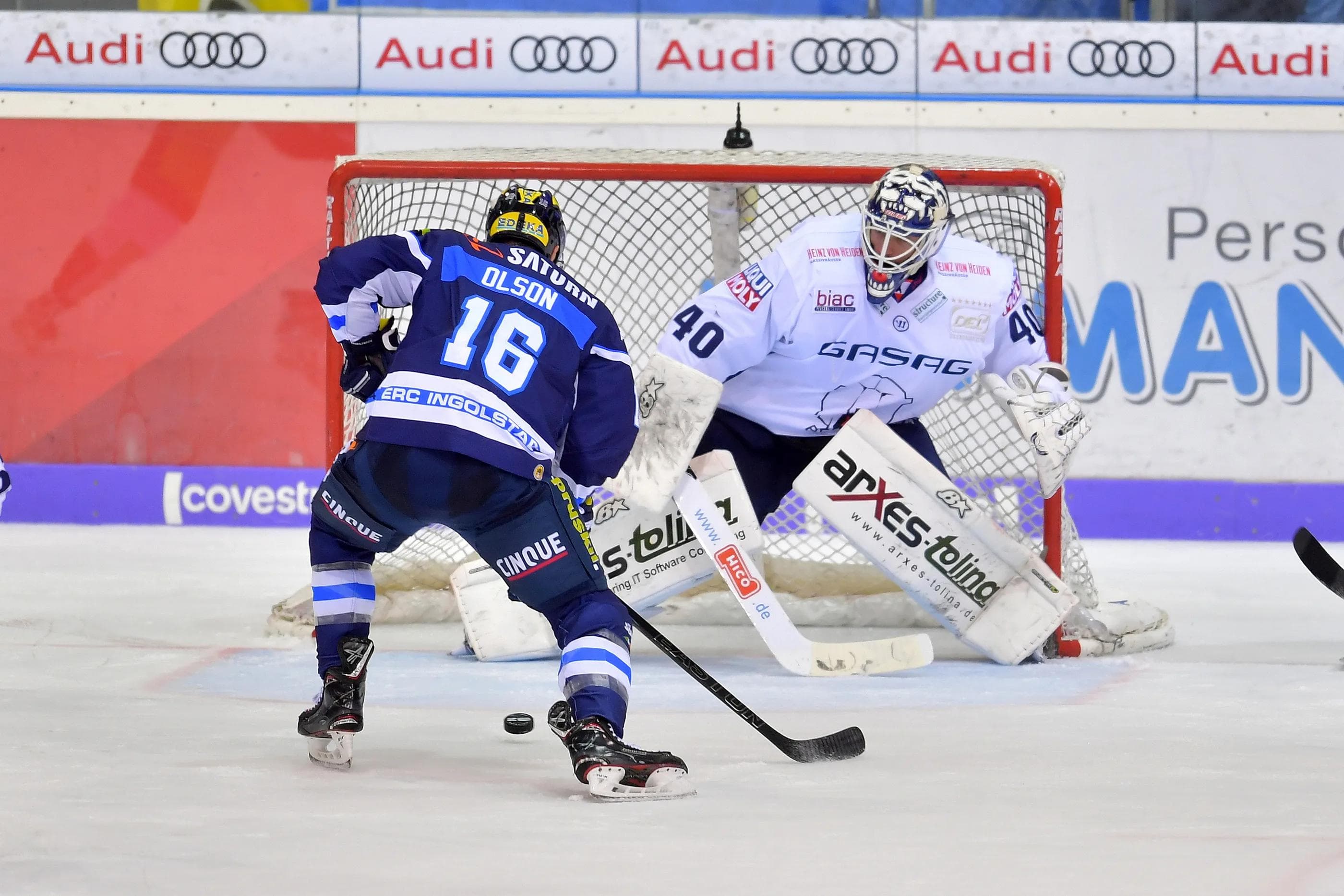 Brett Olson und eine Panther wollen die Eisbären um den starken Kevin Poulin heute zum zweiten Mal in dieser Saison bezwingen.

Foto: Johannes Traub, st-foto.de