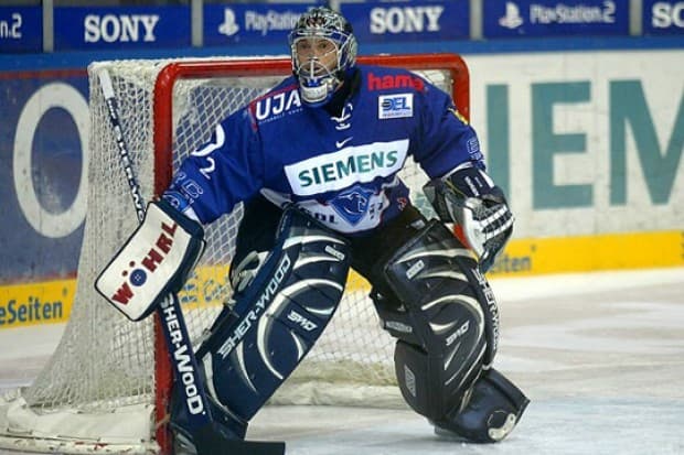 Garant für den Sieg - Jimmy Waite. ERC-Goalie hat sich den Shut Out redlich verdient
