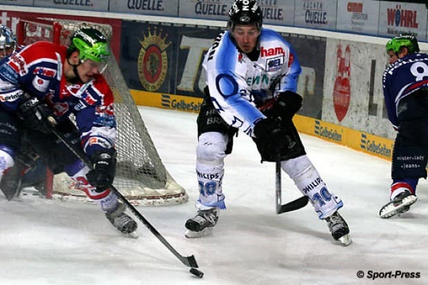 Tomas Martinec gegen Camron Mann
