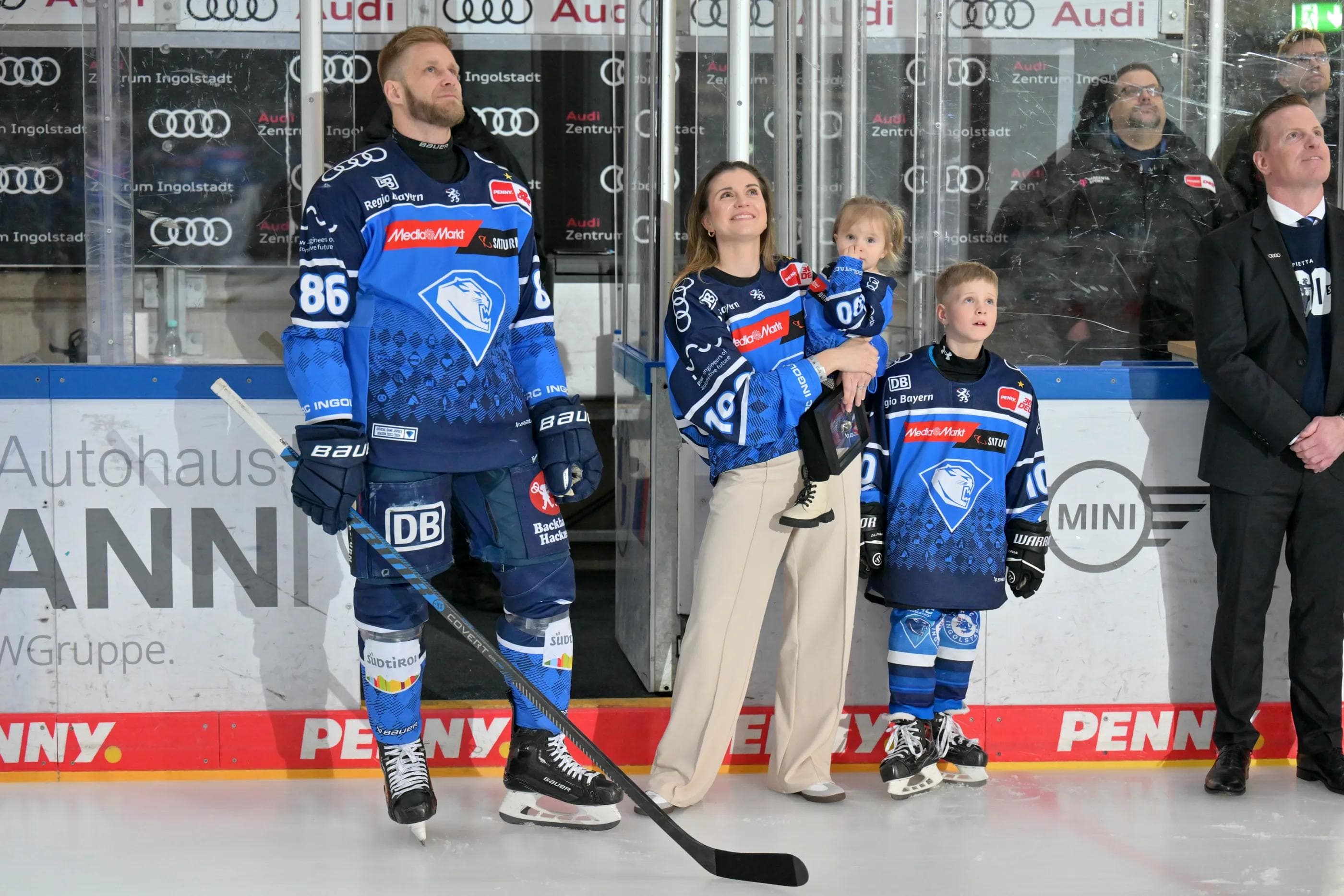 Daniel Piettas Familie war ebenfalls auf dem Eis.
Foto: Johannes Traub/JT-Presse.de