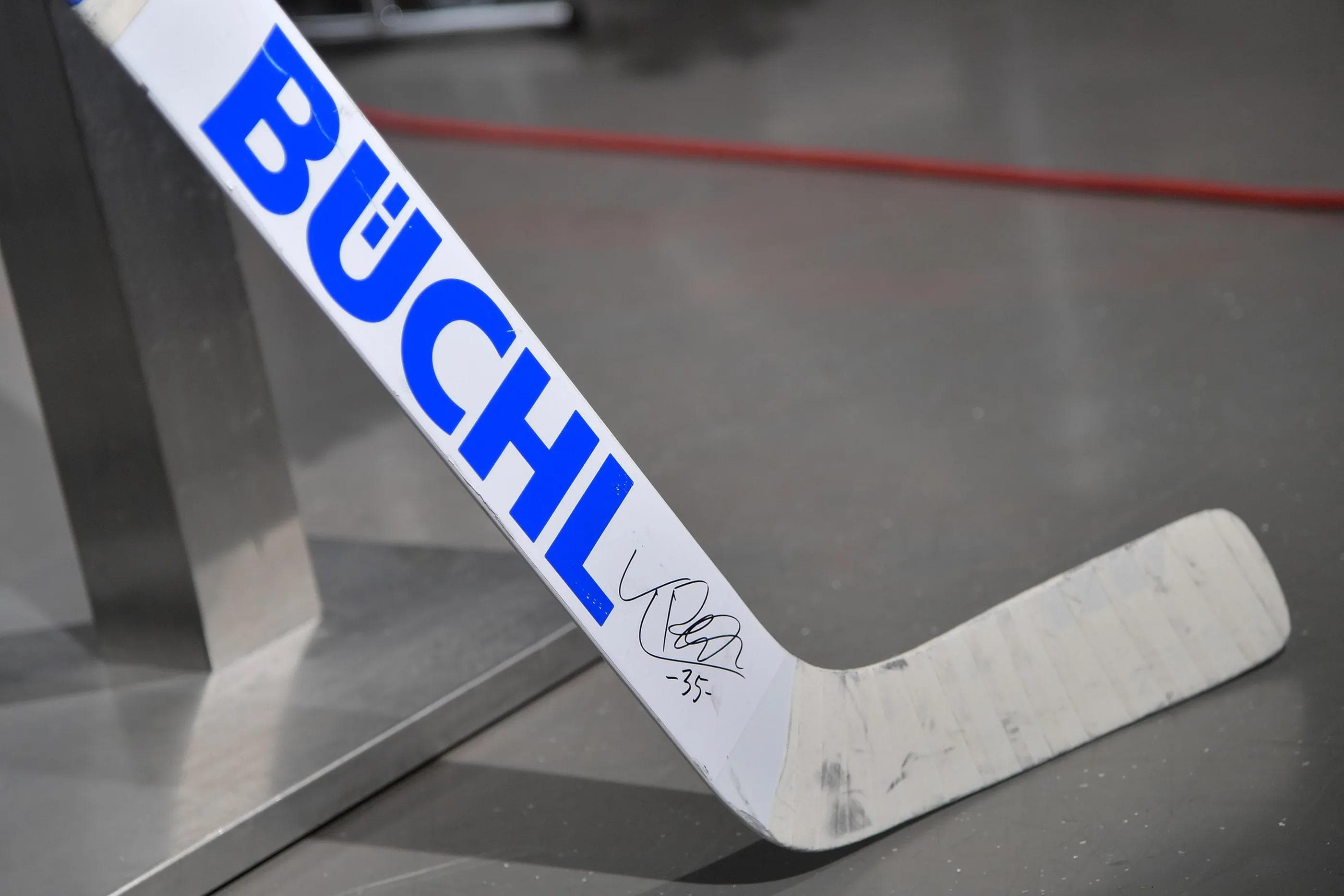 Ein signierter Schläger deines Lieblingsspielers. Mit diesem Preis beim Dauerkarten-Gewinnspiel ist dies möglich.
Foto: Johannes Traub / JT-Presse.de.