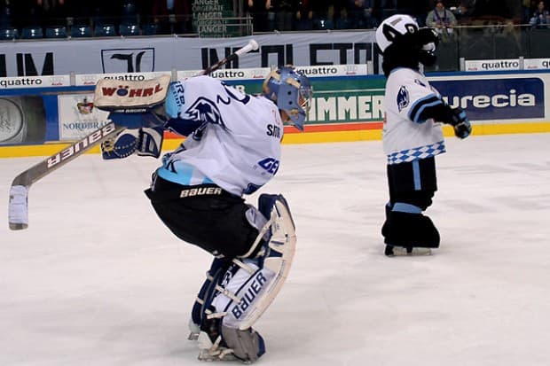Zweifache "Premiere" für Leo Conti<br>Fotos:Hockey-Press