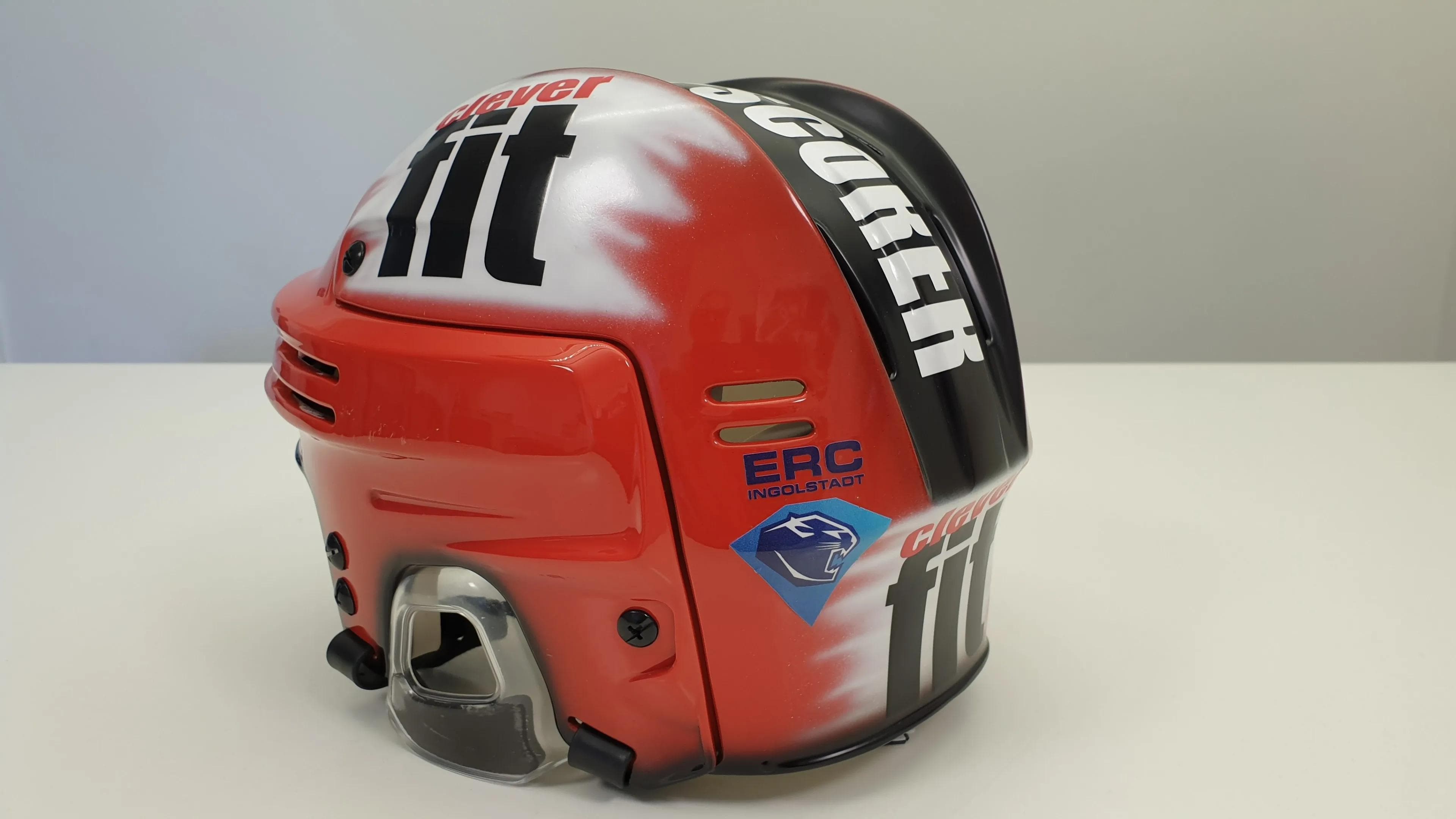Exklusive Helme stehen ab sofort zur Versteigerung im Ebay-Shop.