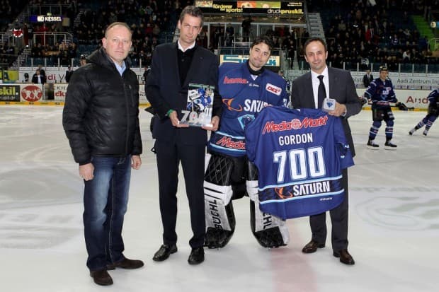 Ian Gordon machte heute sein 700. DEL-Spiel - herzlichen Glückwunsch. Foto: Jürgen Meyer