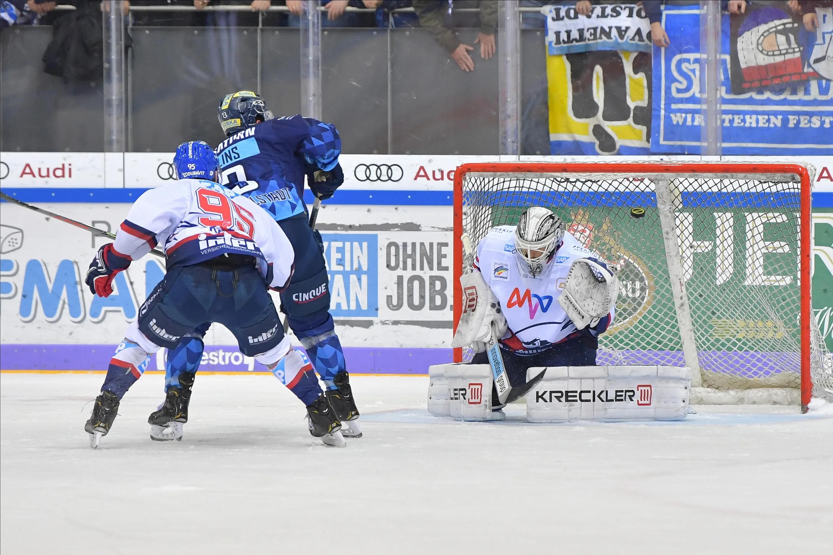 Das goldene Tor. Mike Collins brachte die ausverkaufte Saturn-Arena mit seinem Tor in der Verlängerung zum überkochen.
Foto: Johannes TRAUB / JT-Presse.de