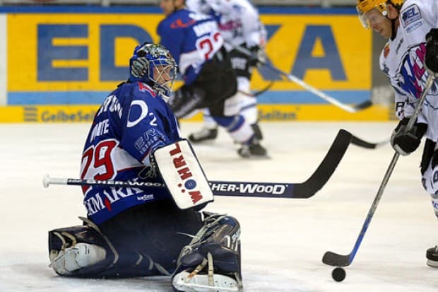 Jimmy Waite rettet hier gegen Jeff Ulmer