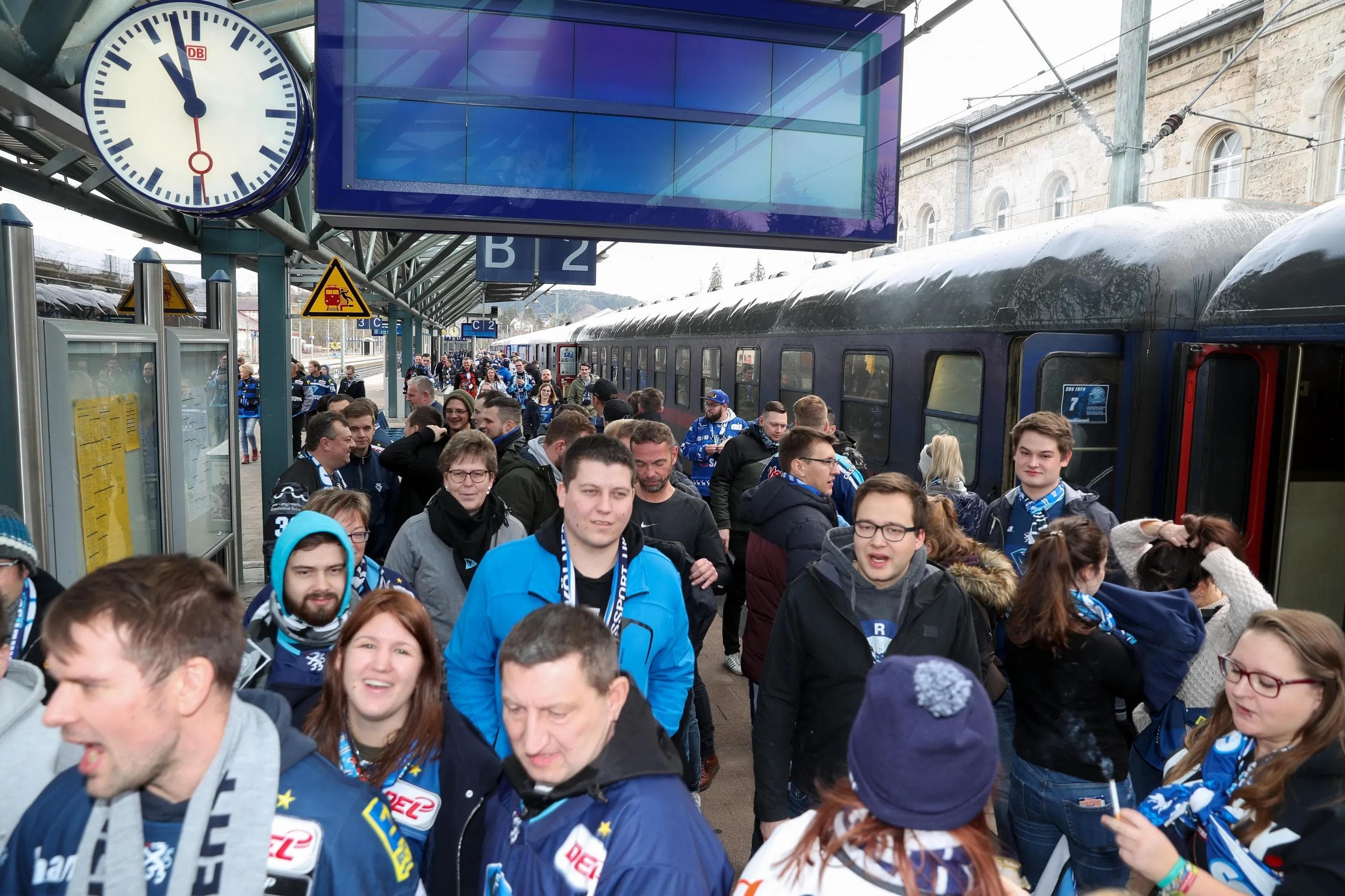 600 Fans begleiteten den ERC am Sonntag nach Schwenningen.
Foto: Markus Banai/kbumm