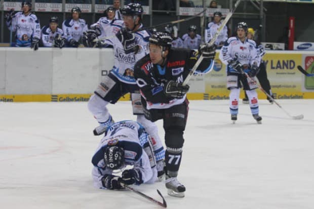Die Panther siegten gegen den bayerischen Nachbarn Straubing klar mit 4:0.