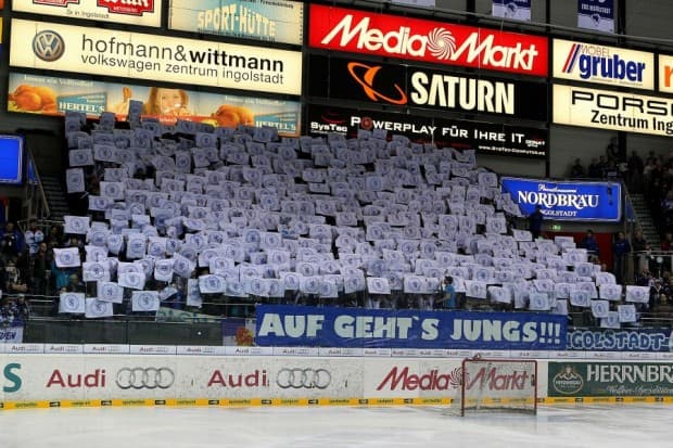 Choreo der ERC-Fans. Foto: Jürgen Meyer - www.kbumm.de