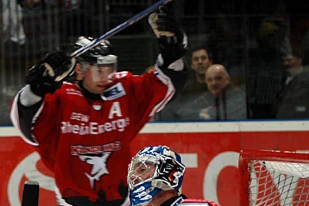 Tor für die Haie, 2:1 durch Alex Hicks