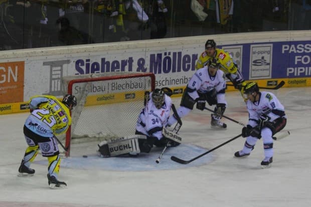 Der 1:1 Ausgleich durch Herberts Vasiljevs. Foto: (c) SAMLA.DE