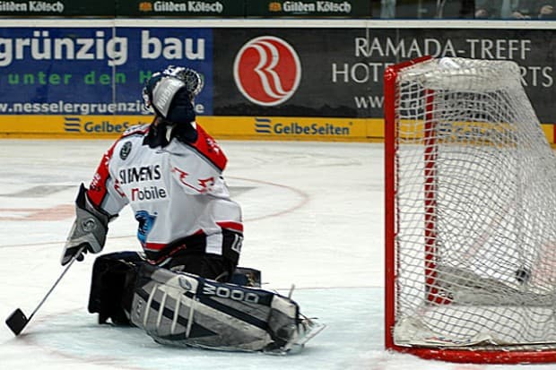 2:0 durch Jeremy Adduono, es fing gut an für die Haie!