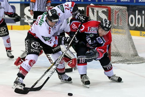 Stephane Julien blockt Doug Ast