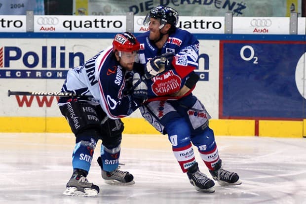 Doug Ast gegen Steve Larouche