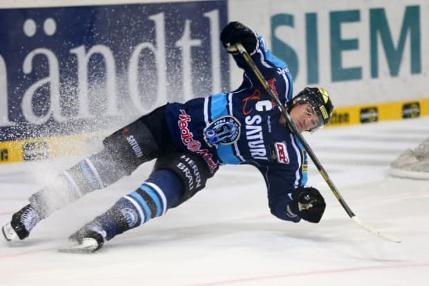 Tyler Bouck immer mit vollem Einsatz. Foto: Stefan Bösl - www.kbumm.de