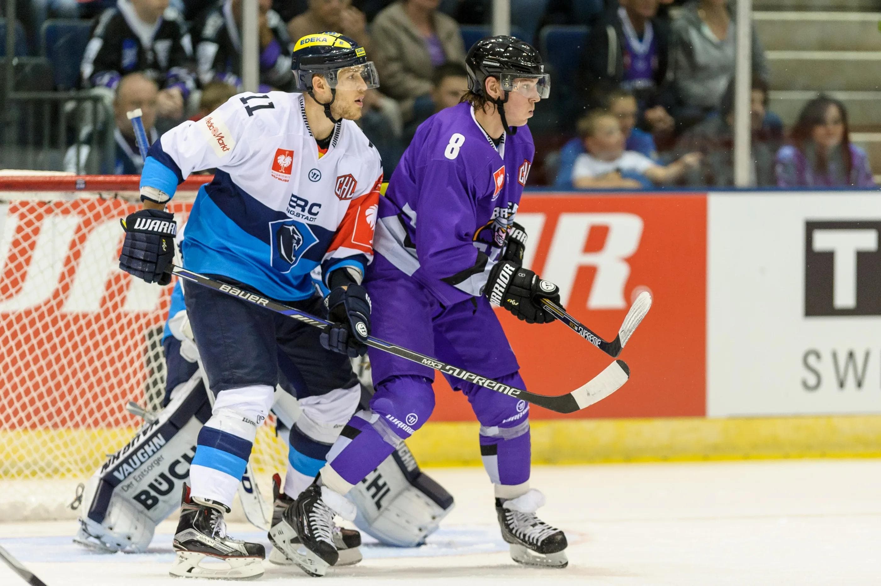 Benedikt Schopper (links) traf gegen Braehead Clan. Dennoch unterlagen die Panther. Foto: Braehead Clan via Getty Images