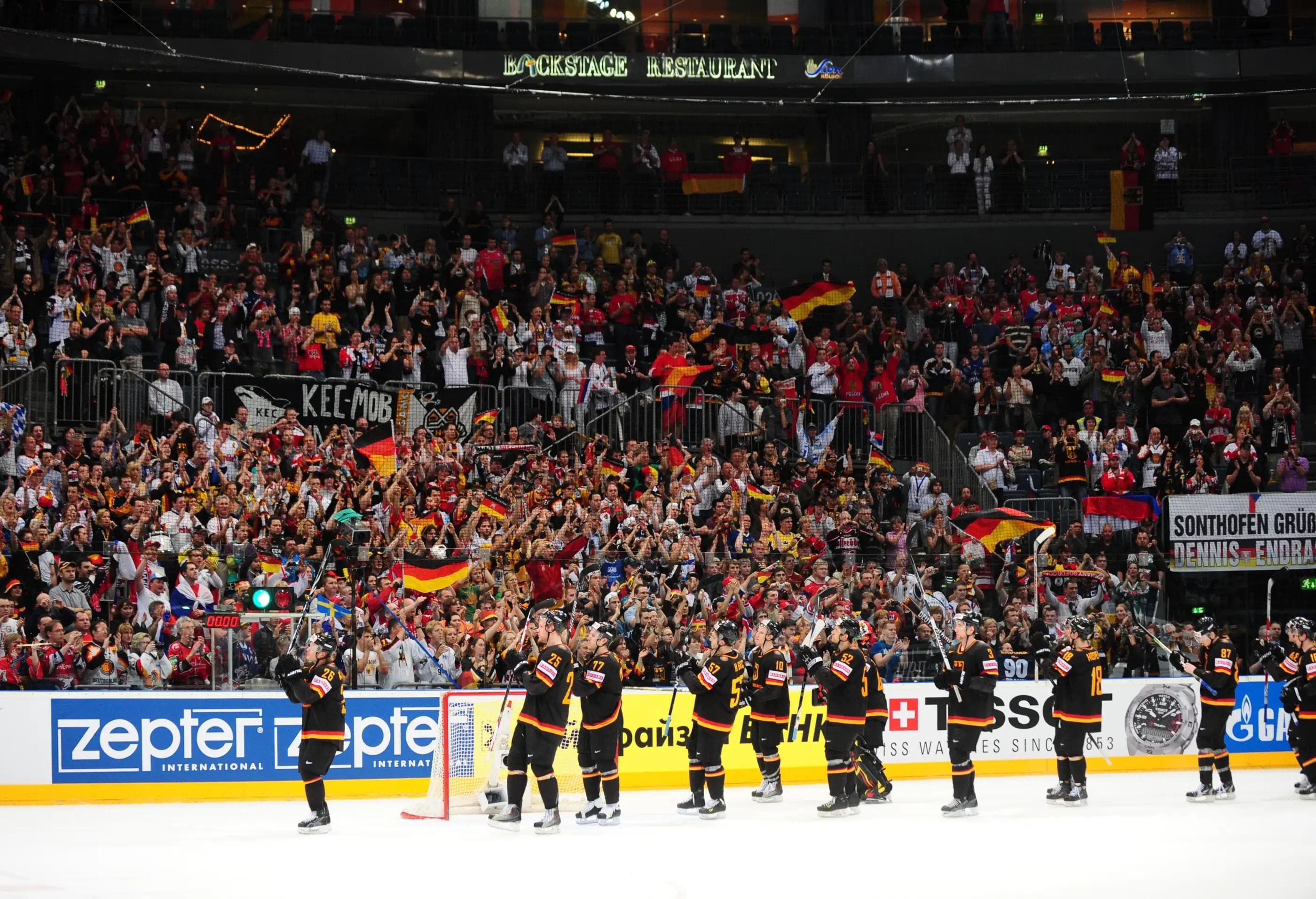Mit viel Applaus verabschiedete das Publikum die Nationalmannschaft 2010 nach dem Spiel um Platz drei. Foto: City Press