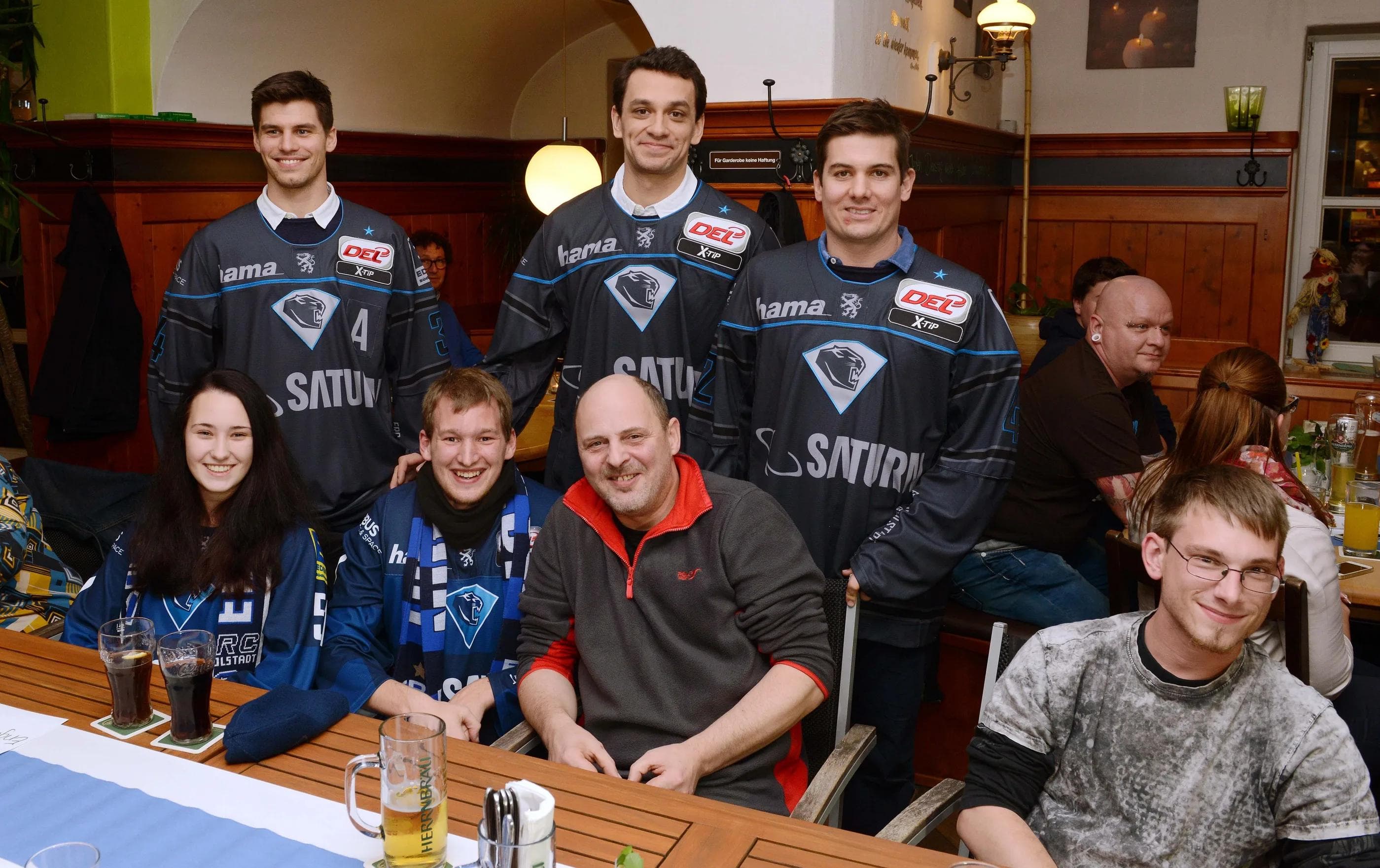 Das neue Trikot wurde den Fans beim Stammtisch vorgestellt (Foto: Xaver Habermeier)