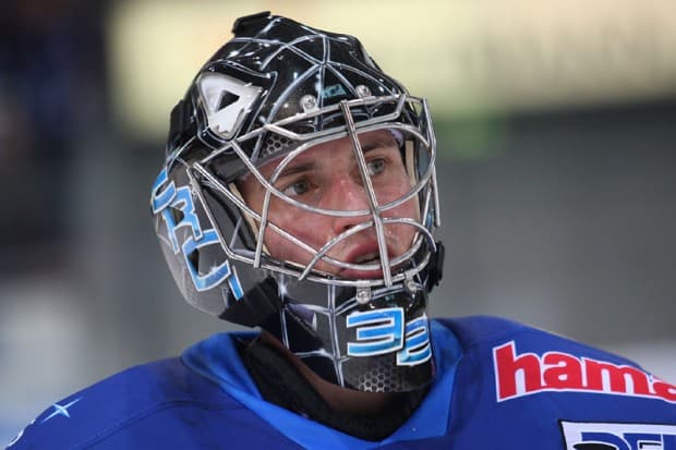 Dimitri Pätzold in Topform - Shut Out für den ERC-Goalie. Foto: Stefan Bösl - www.kbumm.de