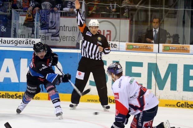 Thomas Greilinger mit dem Torschuss zum 1:1. Foto: Stefan Bösl - www.kbumm.de