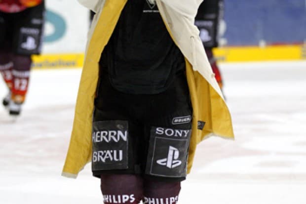Björn Barta mit der Sieger-Jacke