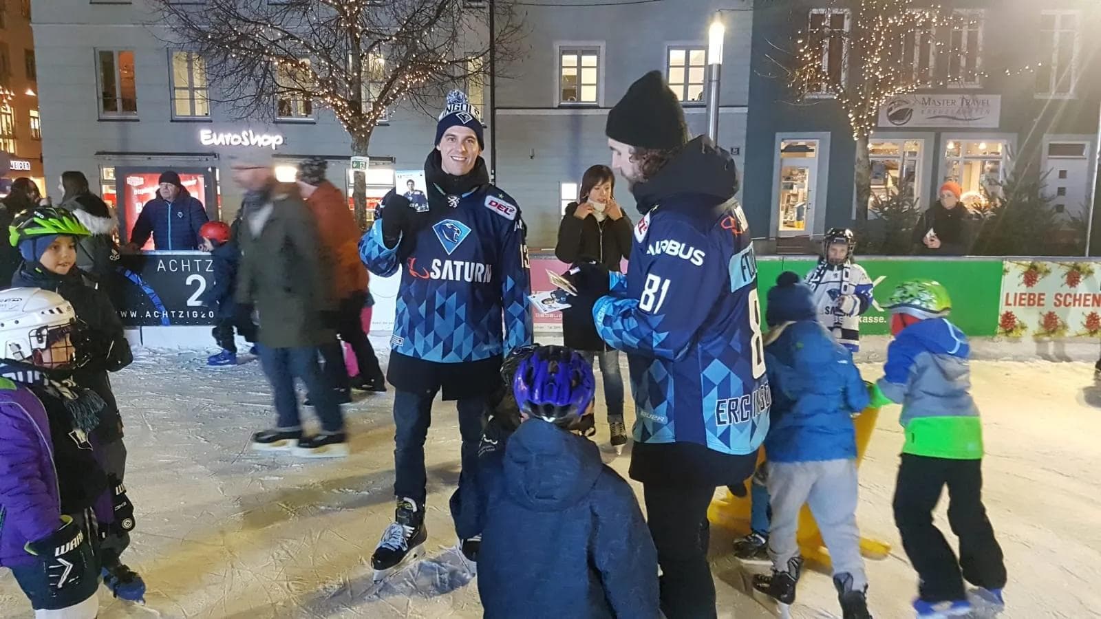 Unter anderem Mike Collins und Kris Foucault sorgten für glückliche Kinderaugen.