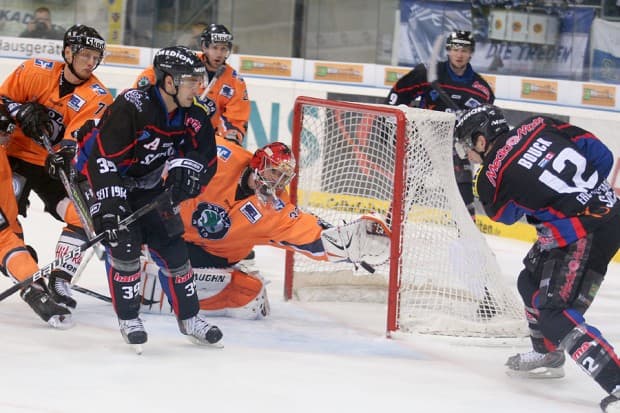 Eine der wenigen Torchancen - Tyler Bouck. Foto: Stefan Bösl - www.kbumm.de