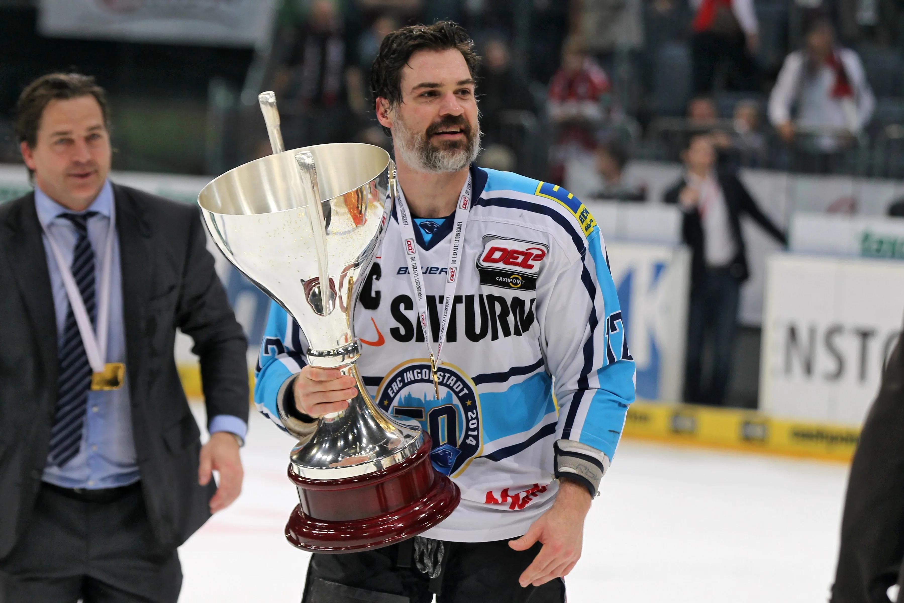 Tyler Bouck errang mit dem ERC den Meistertitel 2014. Er wünscht den Panthern viel Erfolg in den anstehenden Playoffs. Foto: Stefan Bösl / kbumm.de