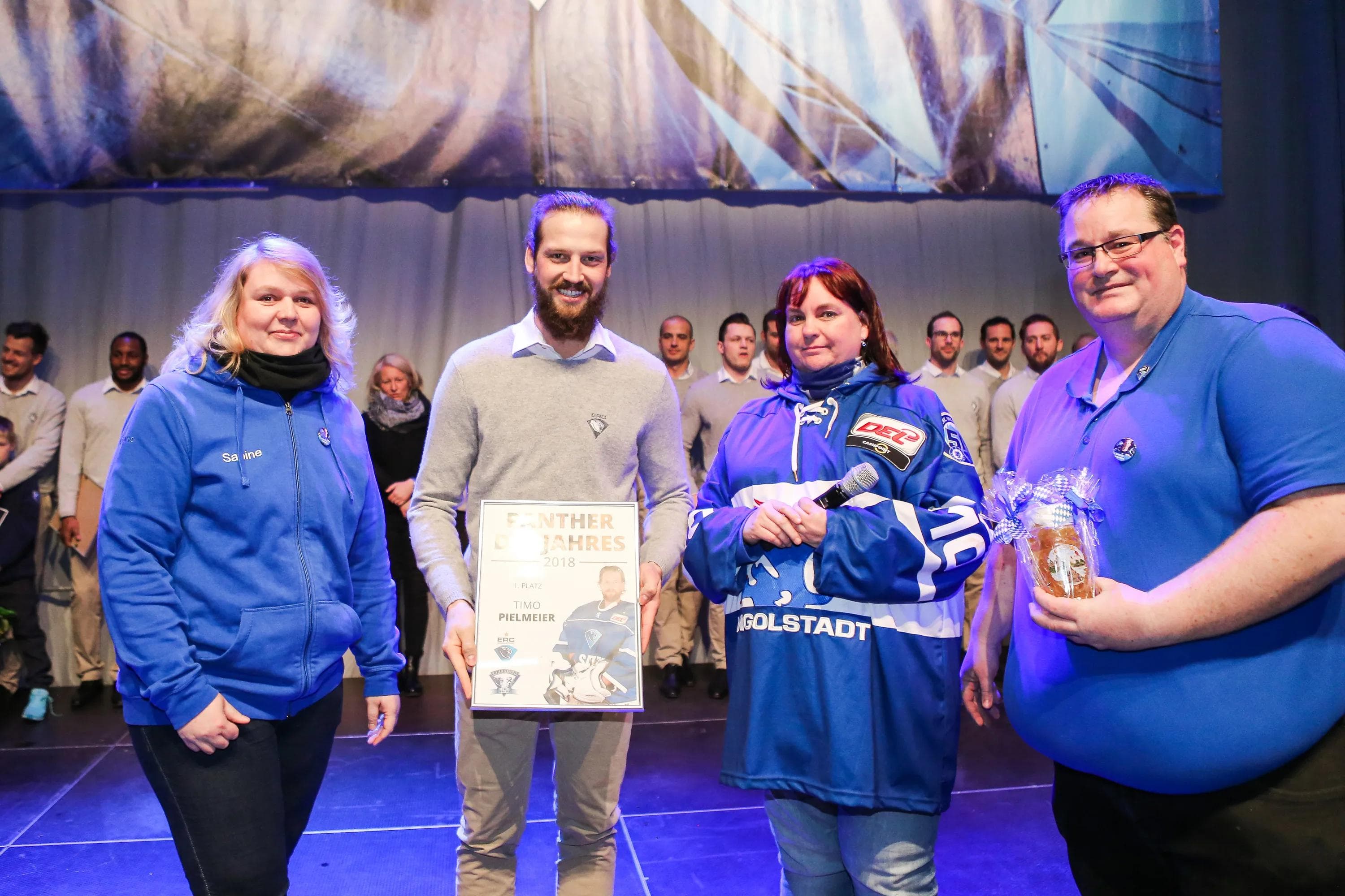 Das Fanprojekt kürte Timo Pielmeier zum Panther des Jahres. Foto: Oliver Strisch / st-foto