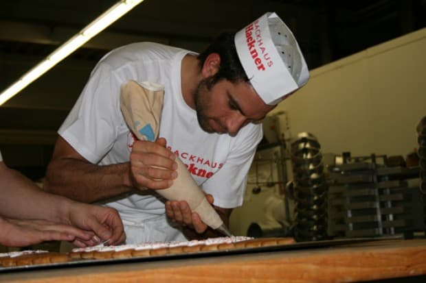 Michael Waginger war unter der Woche fleißig und hat für den guten Zweck gebacken. 