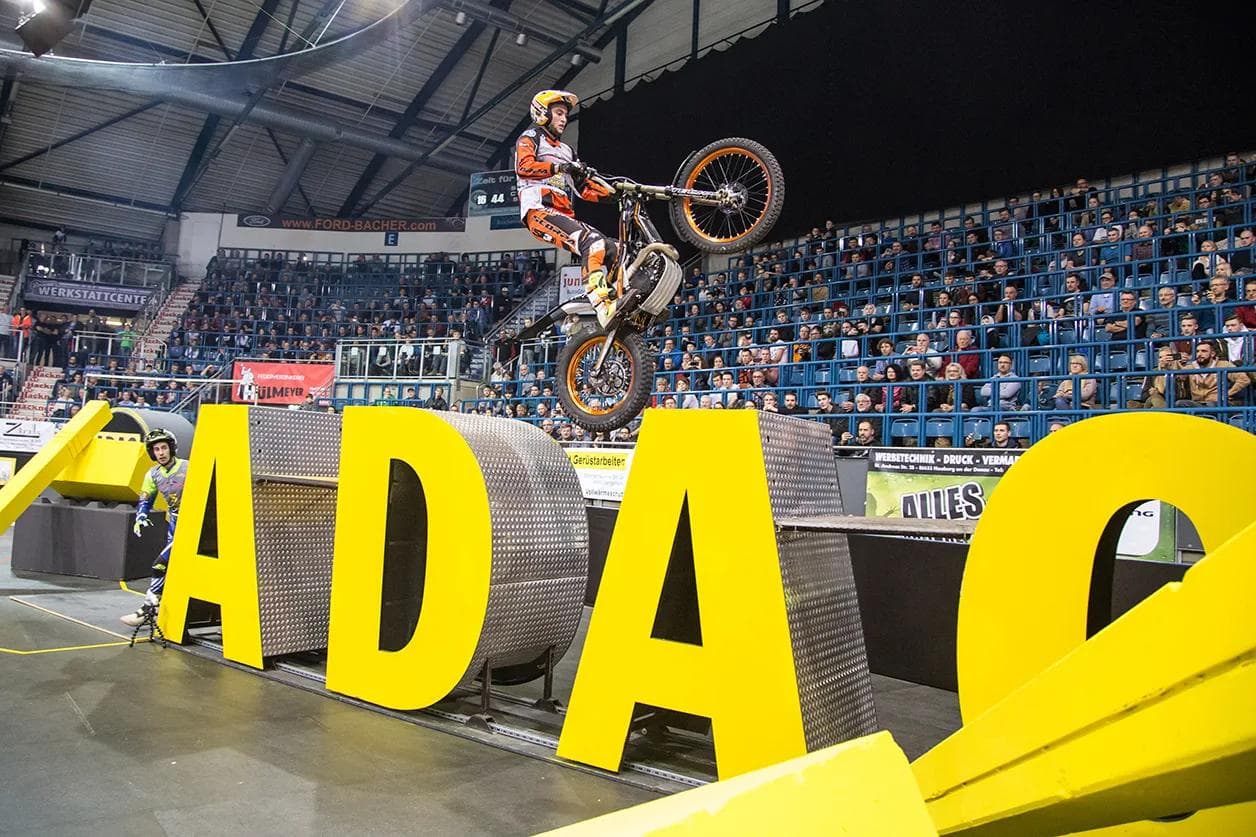 Der ADAC Hallen-Trial ist mittlerweile eine Institution in der Saturn-Arena.

Foto: ADAC