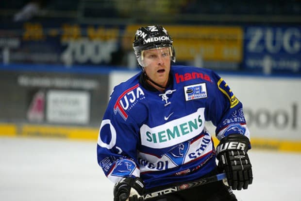 Jason Holland unterschrieb bis 2009. Auch Stürmer Rob Valicevic bleibt über die Saison hinaus in Ingolstadt