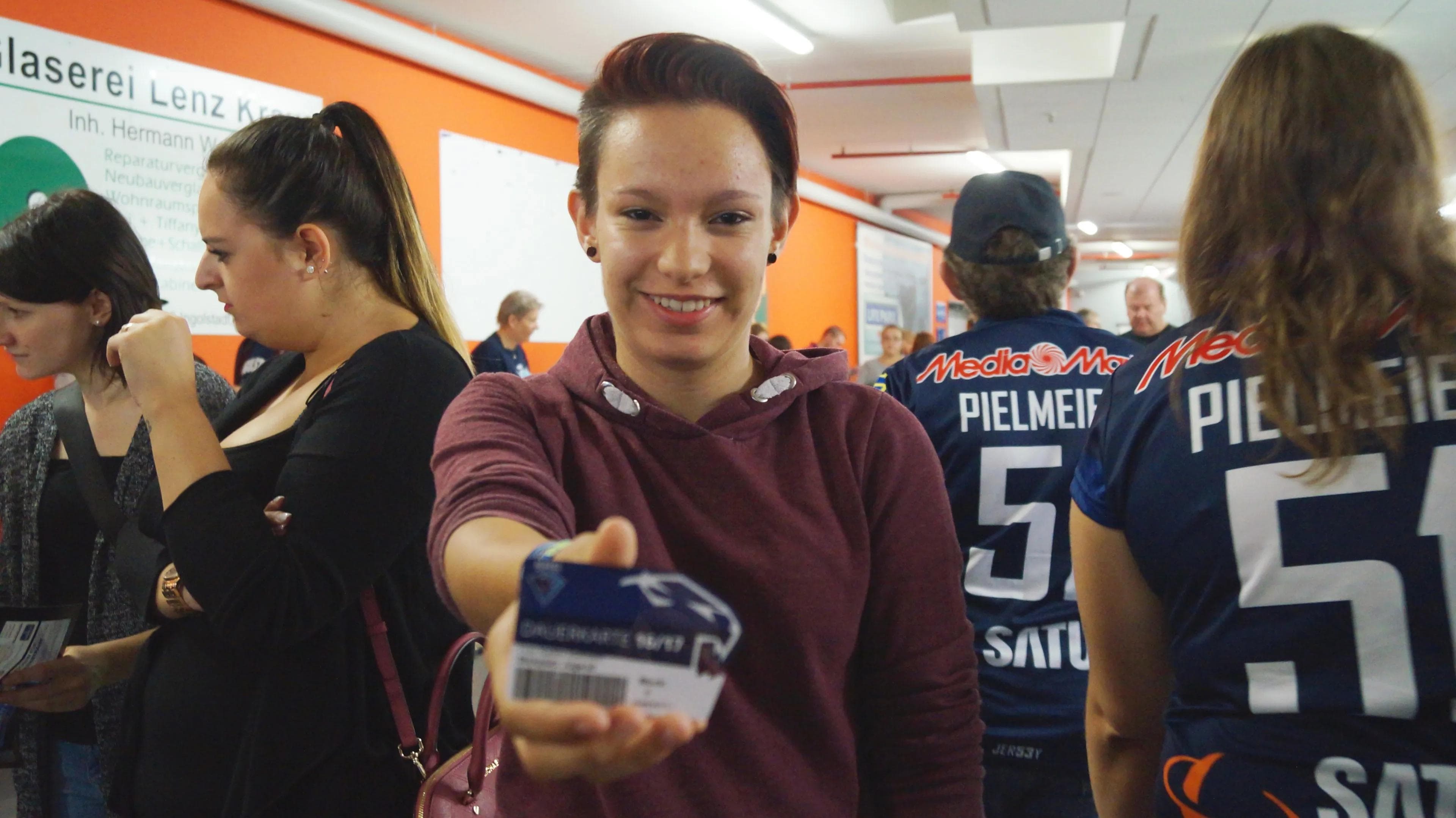 "Ich unterstütze den ERC auch in der neuen Saison", sagt Nadine Bartmann (siehe Fließtext).