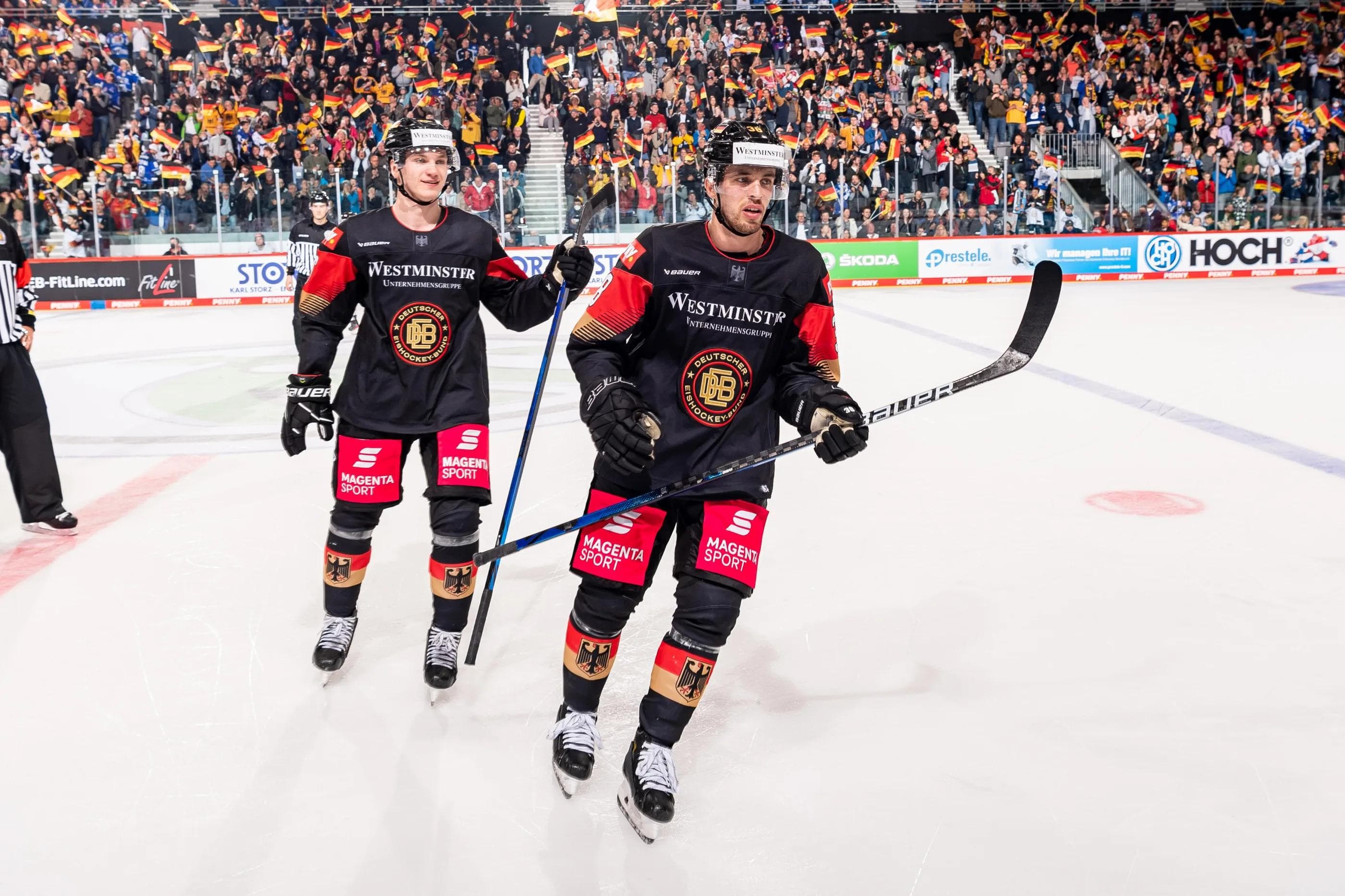 Fabio Wagner (re.) und das DEB-Team starten heute in die Eishockey-WM.
Foto: City-Press