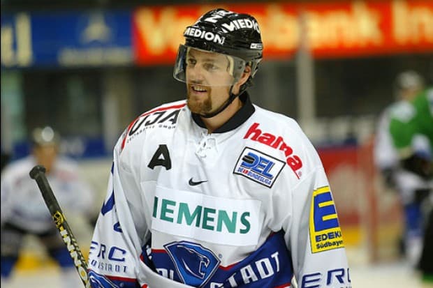 Doug Ast schoss das entscheidende Tor in der letzten Serie gegen die Haie.