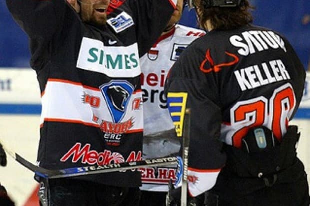 So wollen die Pantherfans ihre Cracks auch heute Abend sehen: In der Jubelpose! Hier freut sich Rob Valicevic über einen Treffer gegen die Haie am vergangenen Dienstag. 