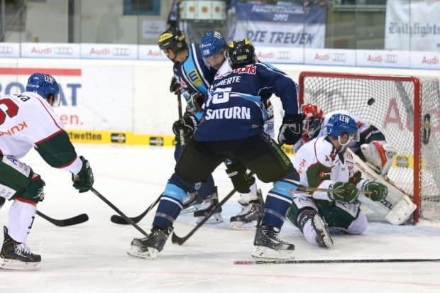Zweifacher Torschütze: John Laliberte, der hier das 1:0 macht. Foto: Stefan Bösl - www.kbumm.de