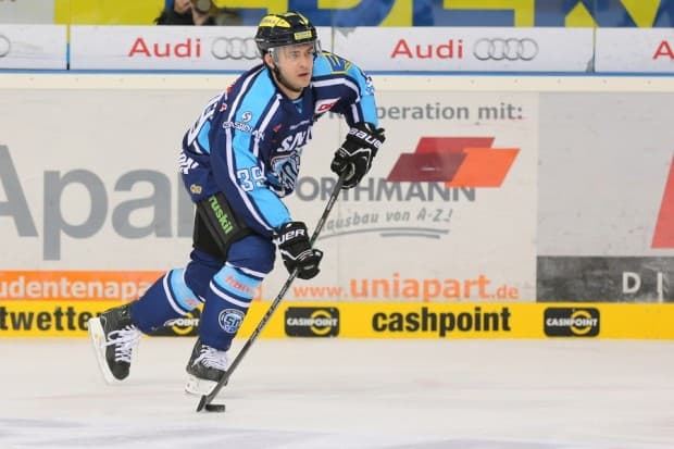 Machte nach seiner Verletzung sein erstes Spiel der Saison für den ERC: Thomas Greilinger. Foto: Stefan Bösl - www.kbumm.de