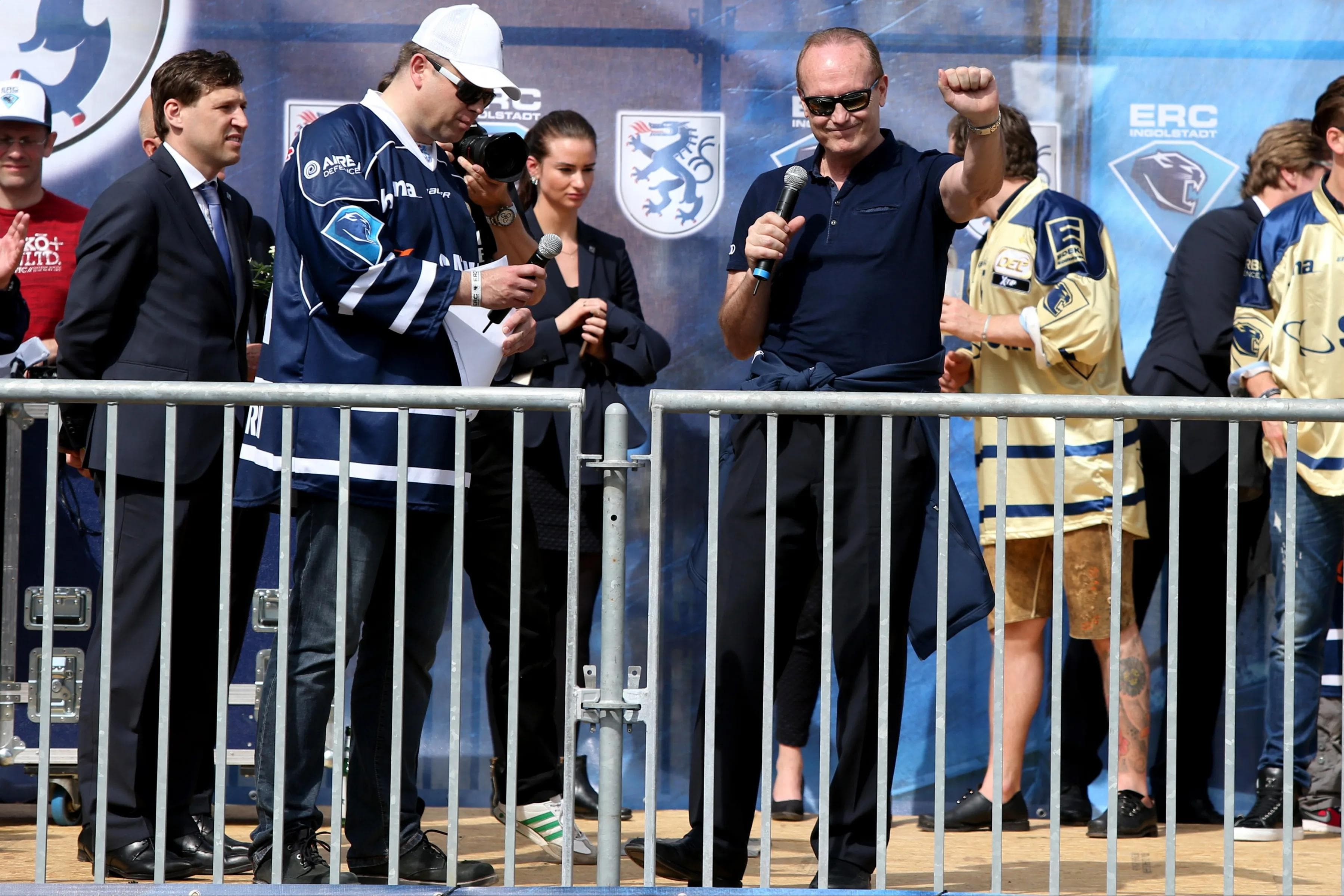 Auch Headcoach Larry Huras verlässt den ERC...