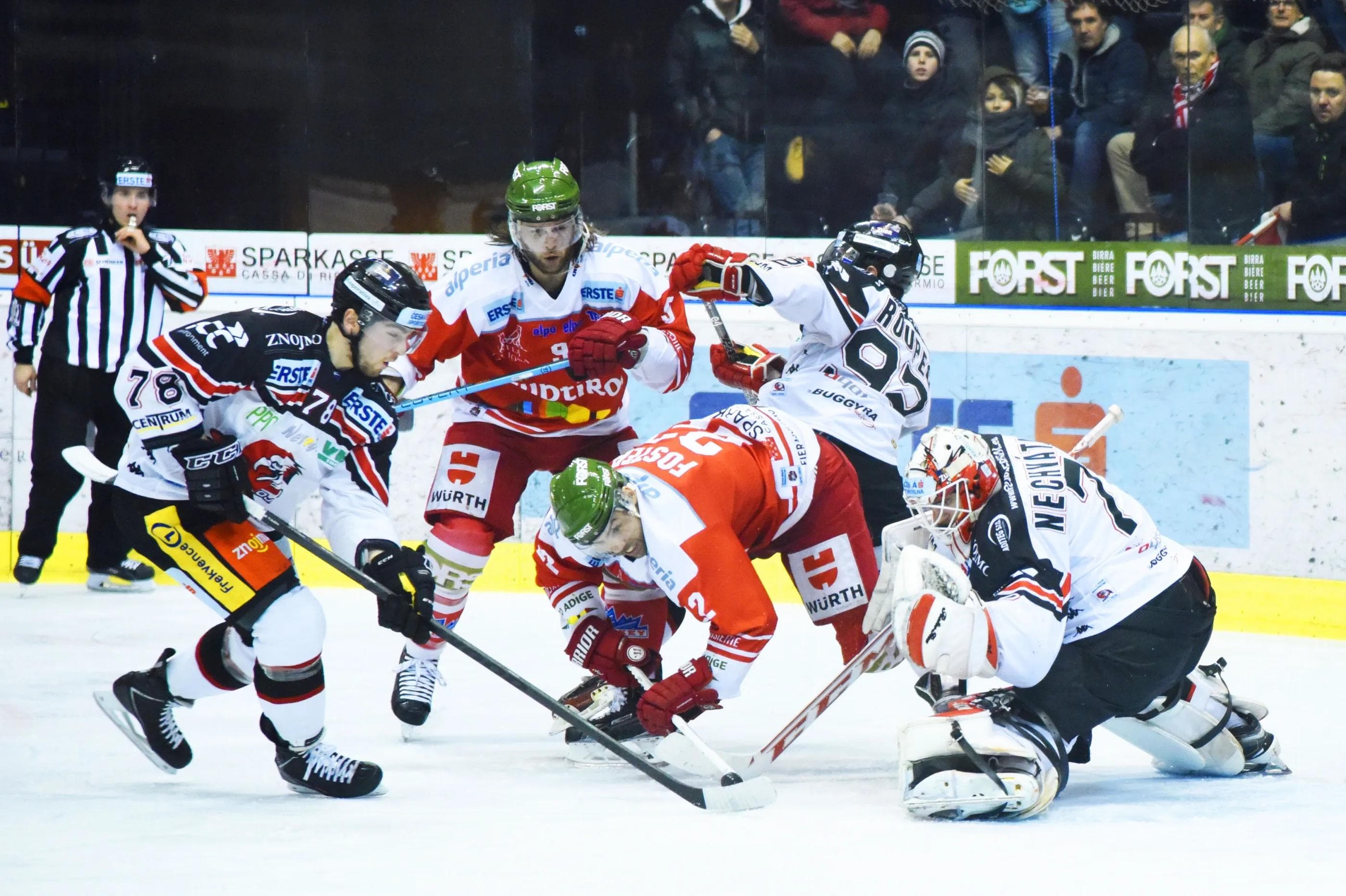 Zweimal Bozen: Am 26. August kommt der EBEL-Meister 2014 in die Saturn Arena, zwei Tage später treten die Panther zum Rückspiel in der "Eiswelle" an. Foto: HC Bozen