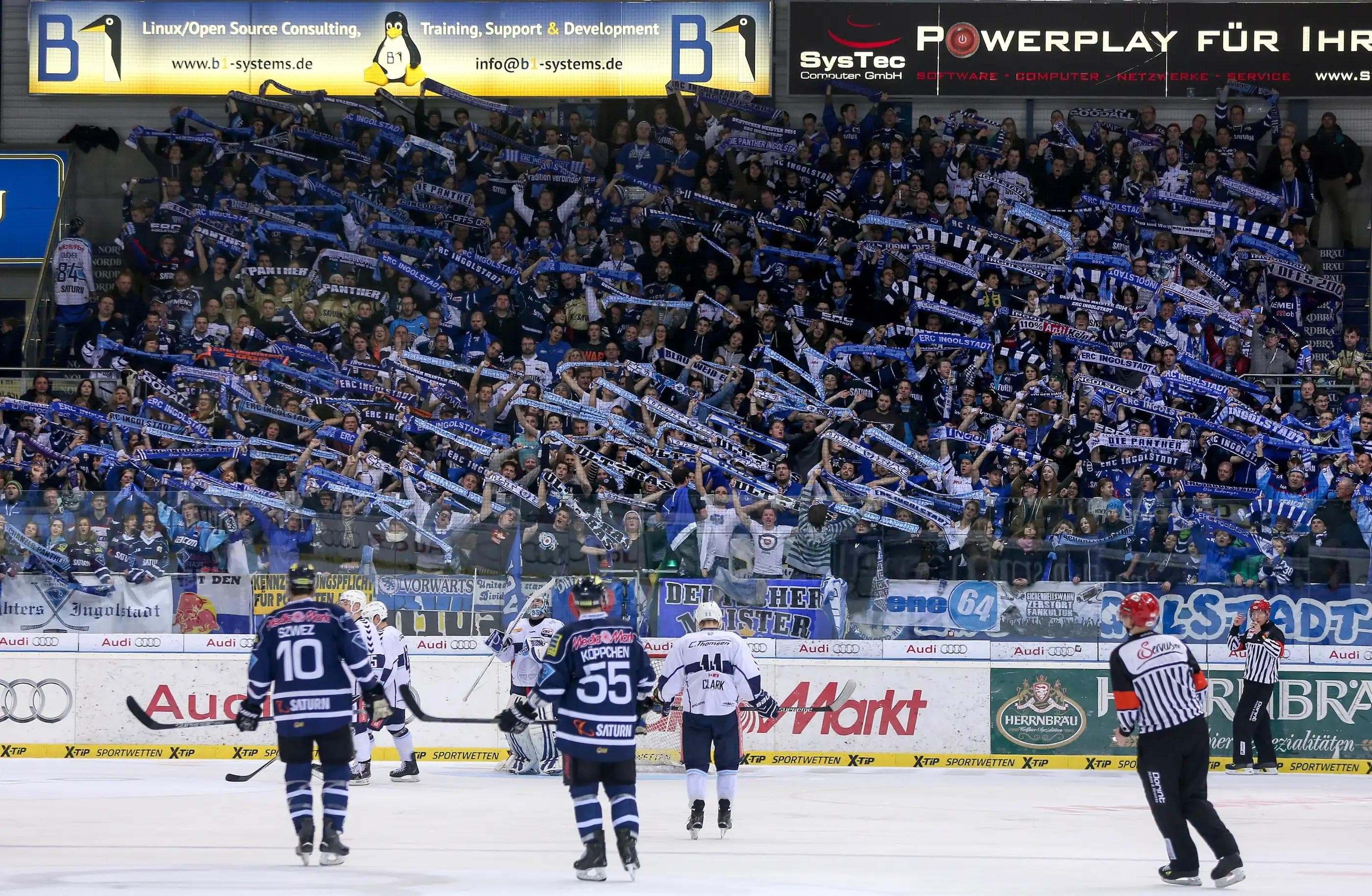 Dabei sein in der blauen Festung: Letzte Tickets sind nun im Online-Shop erhältlich. Foto: Stefan Bösl / kbumm.de