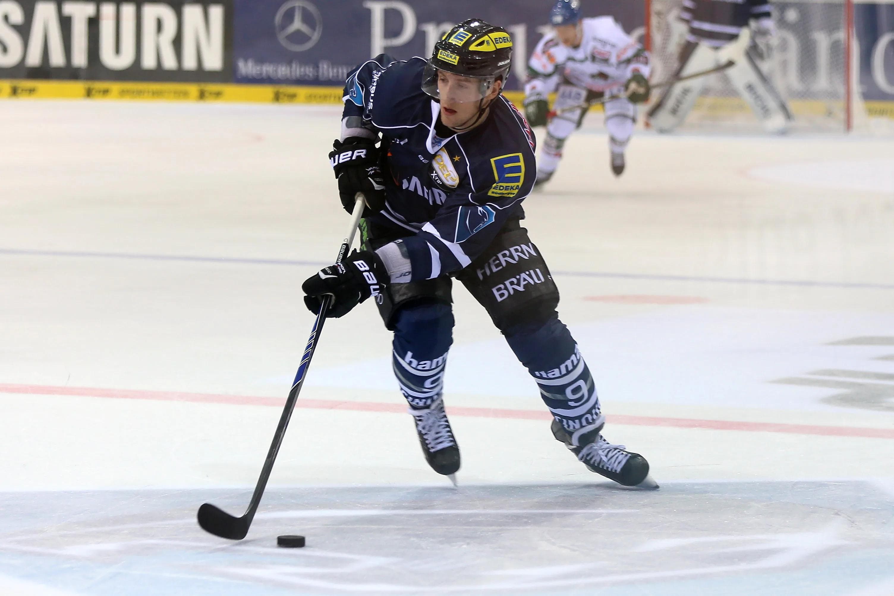 Buck stürmt am Wochenende beim Deutschland Cup für sein Heimatland. Foto: Bösl