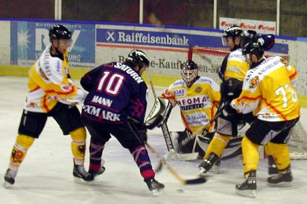 Cameron allein gegen drei und den Goalie