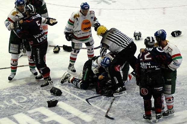 Derbystimmung beim Vorbereitungsspiel