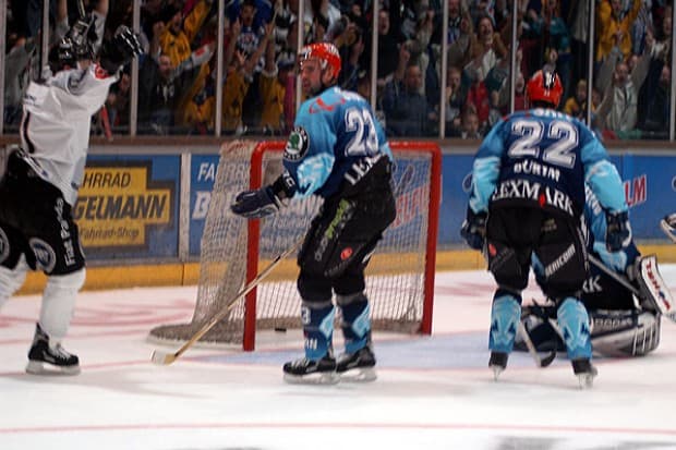 Hier das 1:0 durch Jesse Belanger