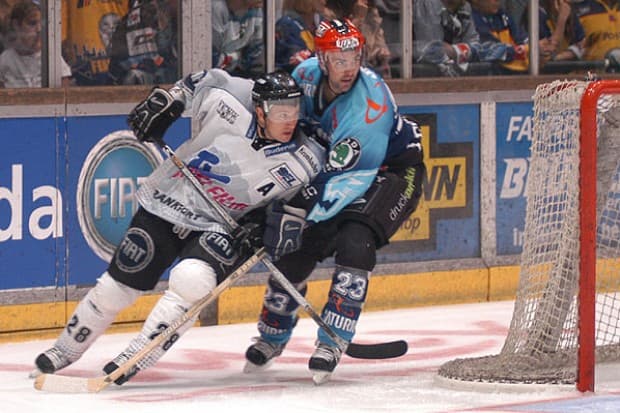 Ex-Panther Jason Young gegen Chad Allan