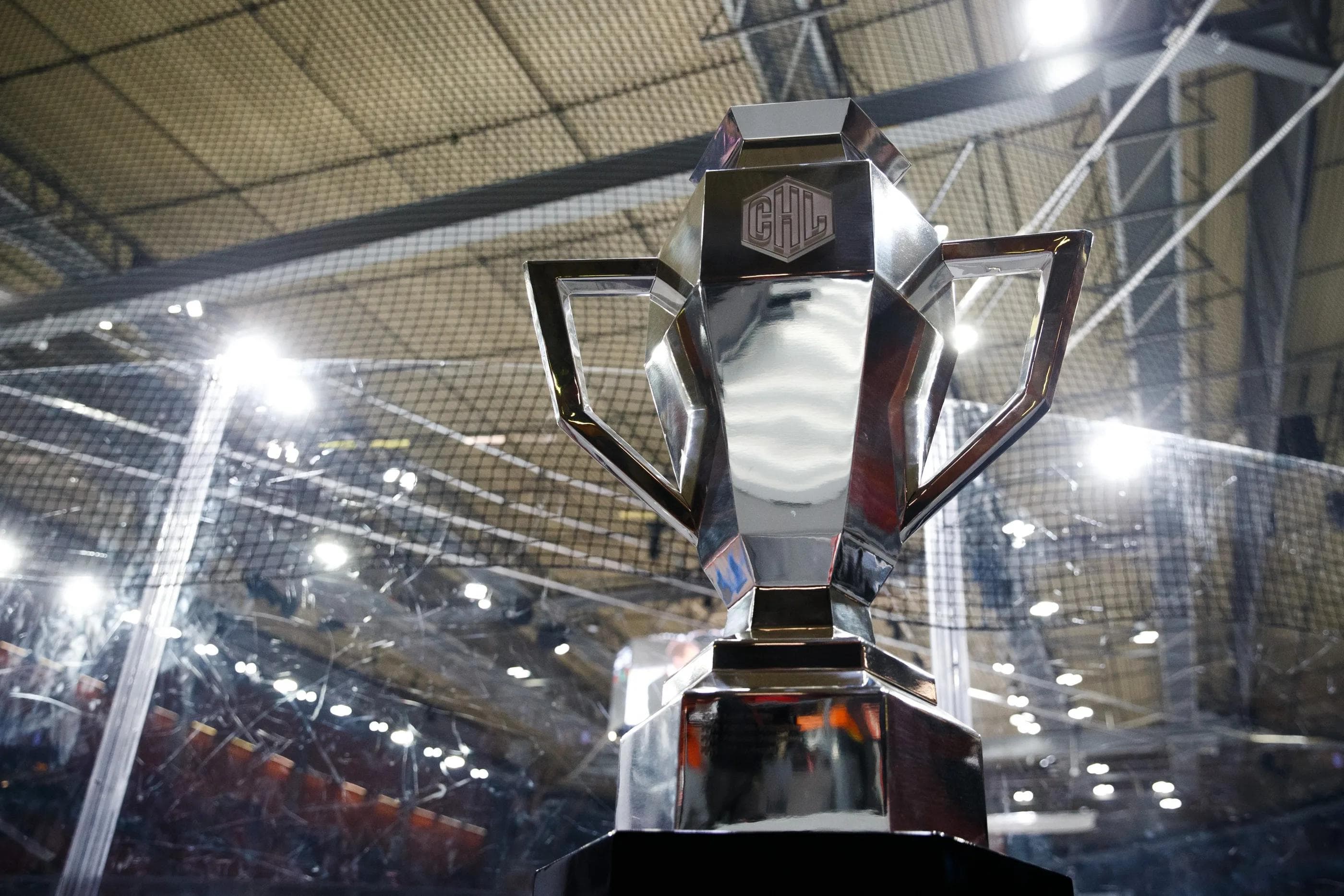 Am Wochenende an verschiedenen Orten in Ingolstadt: Der CHL-Pokal.
